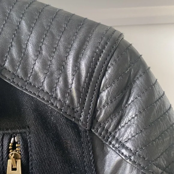 XS authentic Burberry leather jacket. In pristine condition! - Picture 4 of 4